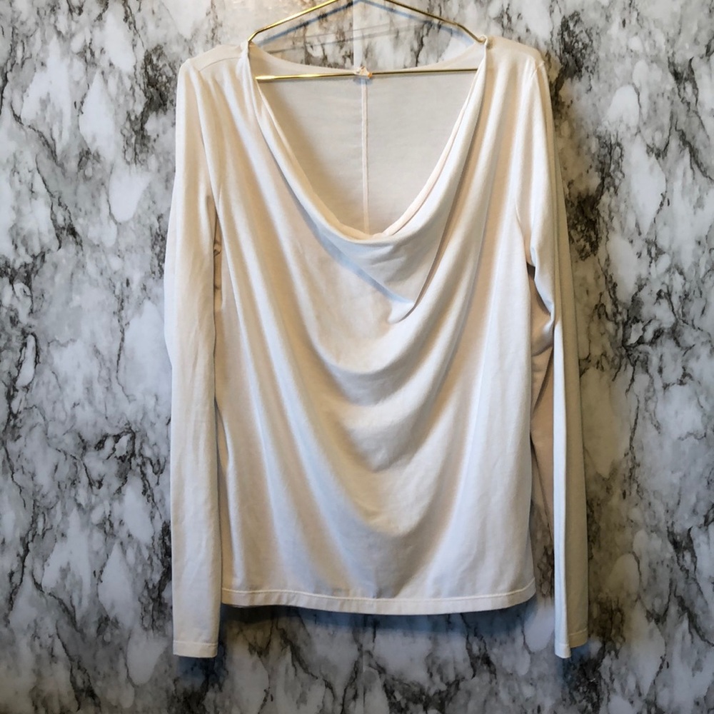 Long sleeve flow athletic top